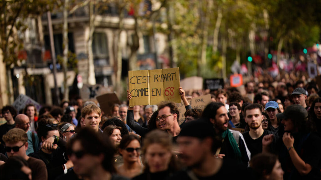 Studenti in corteo a Parigi (Teresa Suarez_AP)